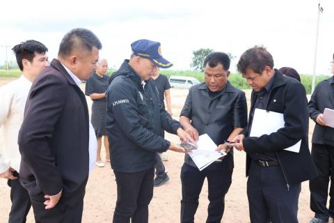 นายอนุชา พัสถาน รองผู้ว่าราชการจังหวัดกำแพงเพชร ร่วมกับ โยธาธิการและผังเมืองจังหวัดกำแพงเพชร ปศุสัตว์จังหวัดกำแพงเพชร ลงพื้นที่สำรวจ ออกแบบและประมานการ เพื่อจัดตั้งศูนย์พักพิงสุนัขจรจัดจังหวัดกำแพงเพชร ณ บริเวณที่ดินสาธารณประโยชน์ (ทุ่งเลี้ยงสัตว์)