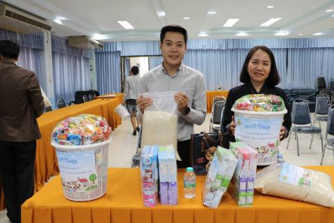 สำนักงานเขตพื้นที่การศึกษากำแพงเพชร เขต 1 จัดโครงการมอบทุนการศึกษาจากเงินกองทุนเฉลิมพระเกียรติ 84 พรรษา/ มอบทุนการศึกษาจากชมรมชาวเหนือกำแพงเพชร และการมอบ “ตะกร้าปันสุข แบ่งปันน้ำใจ สู่น้องที่ขาดแคลน