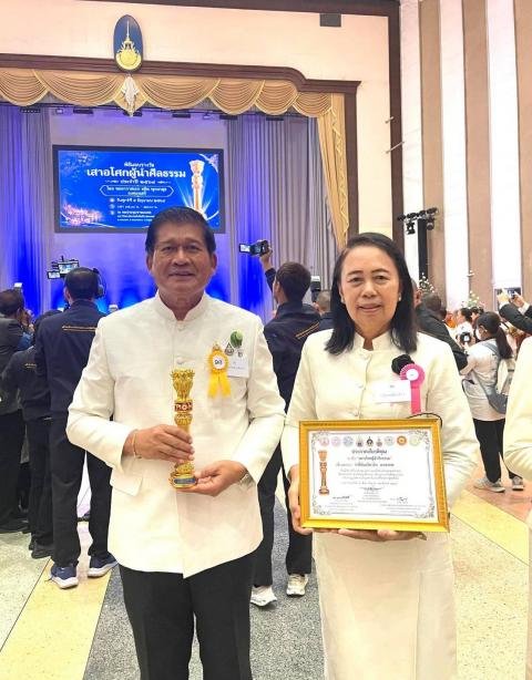 รับมอบรางวัล “เสาอโศกผู้นำศีลธรรม” ประจำปี ๒๕๖๙ จากท่าน พลอากาศเอก ชลิต  พุกผาสุก องคมนตรี กำลังใจสำหรับ การทำความดี ความเสียสละ และพลังแห่งความเมตตา ที่จะทำเพื่อพระพุทธศาสนาต่อไปอย่างต่อเนื่อง ท่านนายกสมาคมผู้ทำคุณประโยชน์เพื่อพระพุทธศาสนาแห่งประเทศไทย ท