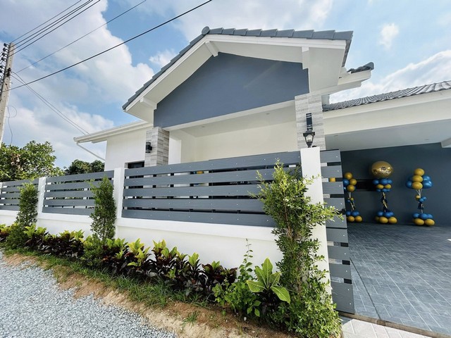 บ้านเดี่ยวชั้นเดียวบ้านที่อยู่ในโลเคชั่นที่เดินทางสะดวกทุกที่ ใกล้ห้างสรรพสินค้า ซ.พรประภานิมิตร 15 ใกล้ตลาด โรงเรียน ร้านอาหาร