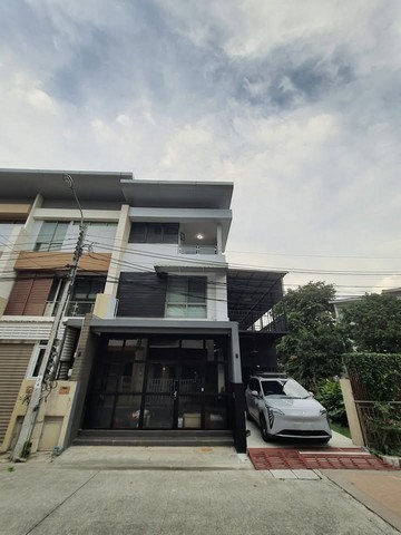 ให้เช่าโฮมออฟฟิศ  ตรงข้ามเซนทรัลแจ้งวัฒนะ สถานีรถไฟฟ้า MRT แจ้งวัฒนะ-ปากเกร็ด28 เพียง 550 เมตรโครงการโมทาว หลังมุม 3 ชั้น ริมน้ำ 