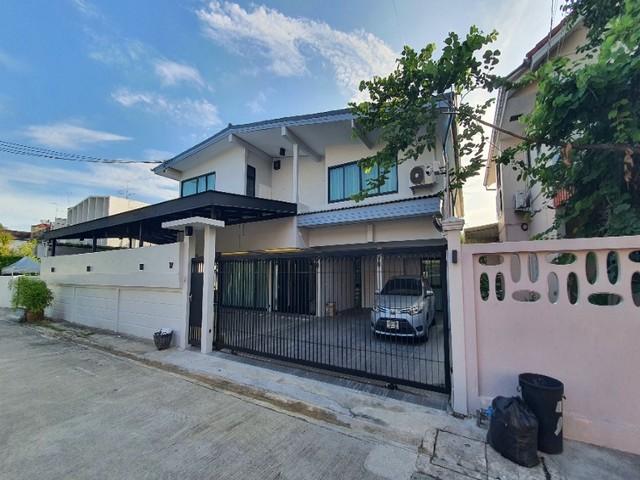 HR 9685 ให้เช่าบ้านเดี่ยวหรู 2 ชั้น 100 ตรว. 5 ห้องนอน หมู่บ้าน ต.รวมโชค โชคชัย 4 ลาดพร้าว