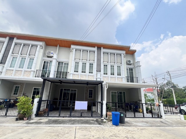  ขายทาวน์เฮ้าส์ 3 ชั้น   โครงการ โกลเด้นทาวน์ พหลโยธิน-สะพานใหม่  เขตสายไหม กรุงเทพฯ 