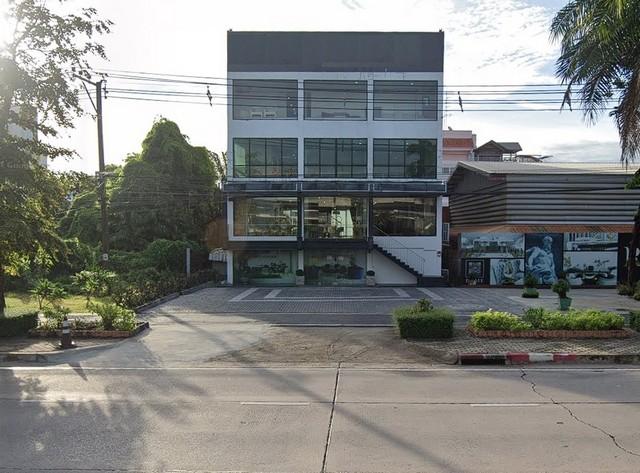 อาคารพาณิชย์ - พท. 0 Rai 1 ngan 50 ตร.วา  290000 บาท Good ติดถนนใหญ่ริมถนนประดิษฐ์มนูธรรม