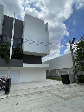 ให้เช่าโฮมออฟฟิศ 3.5 ชั้น หลังมุม 270 ตรม. อาคิน วิภาวดี ARKIN VIBHAVADI ใกล้ทางด่วน ใกล้ดอนเมือง พร้อมเฟอร์นิเจอร์