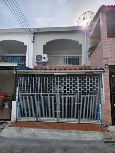 ขายบ้านสวยราคาถูกบ้านบึงชลบุรี ขายทาวน์เฮ้าส์2 ชั้น บ้านบึง ชลบุรี หมู่บ้านอีสเทิร์นแลนด์ซิตี้  บ้านเนื้อที่  16  ตรว. 2  นอน  2  ห้องน้ำ