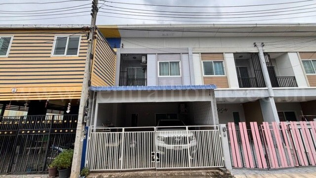 ทาวน์โฮม หมู่บ้านตรีพฤกษ์ เลียบคลองประปานครปฐม ราคาถูก