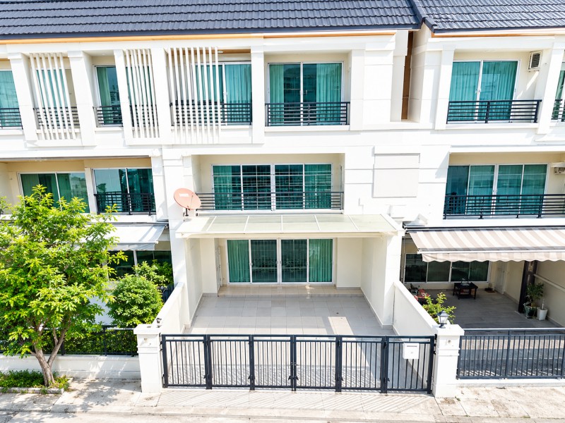 แยกพาราไดซ์พาร์ค400ม. ศรีนครินทร์ อุดมสุข ทาวน์โฮม 3 ชั้น 3-4นอน 3 น้ำ  170 ตร.ม.ใกล้เสรีมาร์เก็ต พาราไดซ์ พาร์ค 500 ม.
