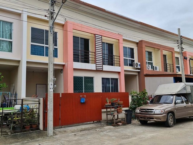 ขาย ทาวน์เฮ้าส์ เพ็ญศิริ 4 หนองจอก  ห่างจาก แม็คโคร หนองจอก2.50 กม.