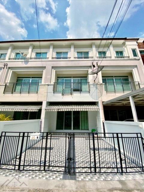 ให้เช่าทาวน์โฮม 3 ชั้น 22 ตร.ว. บ้านกลางเมือง เออร์บาเนี่ยน พระราม 9 ใกล้ MRT ศรีกรีฑา