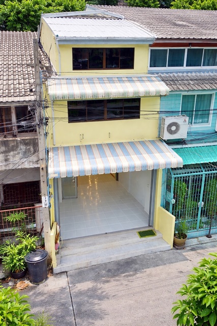 BRT วัดดอกไม้ 1.0 กม.ซ.สาธุประดิษฐ์ 52-60 อาคารให้เช่า 4 ชั้น ถ.พระราม3  5 นอน 3 น้ำ 18 ตร.วา. 288 ตร.ม รีโนเวทใหม่ 