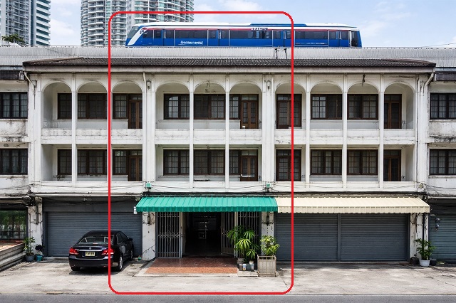 พหลโยธิน20-26 ใกล้เซ็นทรัลลาดพร้าว 900ม. ให้เช่าอาคารพาณิชย์ 3.5 ชั้น18 ตร.ว. 250 ตร.ม. BTSพหลโยธิน24 400 ม.