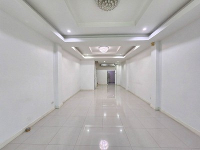 อาคารพาณิชย์ 4.5 ชั้น ทำเลศักยภาพ พระราม2 ซอย60 ต่อเติมเต็มพื้นที่ ขนาด 21 ตร.ว. สำหรับ Home Office / คลินิก / สต็อกสินค้า 