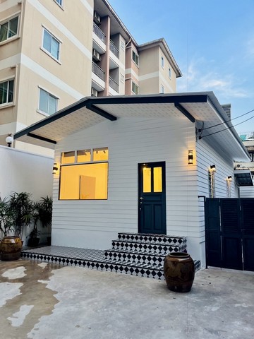 รหัสC7137 ให้เช่าบ้านชั้นเดียว เหมาะทำเป็นออฟฟิศ หรือธุรกิจที่เหมาะสม ย่านสาทร เจริญราษฎร์ 