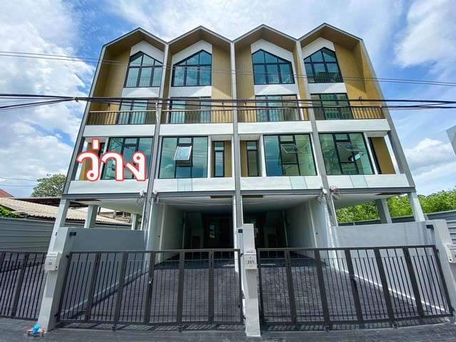 ให้เช่าโฮมออฟฟิศ 4 ชั้น แปลงมุม 237 ตร.ม. ถนนสุขุมวิท 101-1 ซอยวชิรธรรมสาธิต 60 จากรถไฟฟ้าเพียง 5 นาที