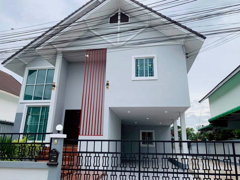 ให้เช่าบ้านเดี่ยว 2 ชั้น พร้อมเข้าอยู่ ทำเลใจกลางบ่อวิน สะพานสี่ เยื้อง DOHOME