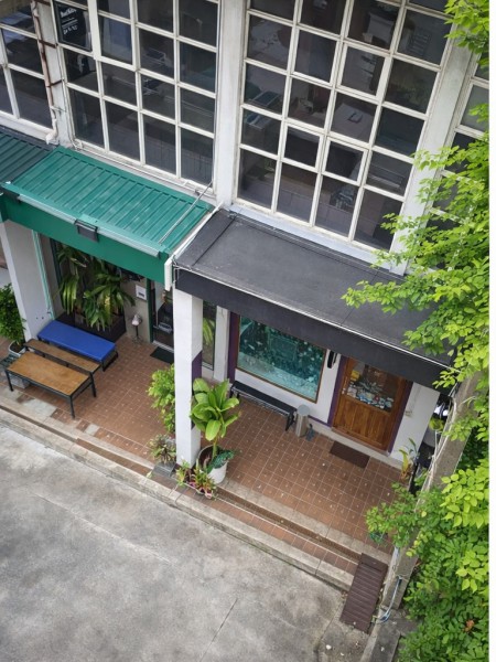 ทองหล่อ BTS เอกมัย 1.86กม. รถไฟคลองตัน 650ม. เพชรบุรี  อาคารพาณิชย์ 2 นอน 2 น้ำ  18 ตร.ว.พื้นที่ใช้สอย 72ตร.ม.ให้เช่าชั้นล่าง และชั้นลอย
