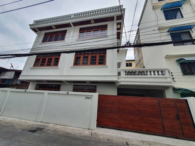 2277 ให้เช่า ทาวน์เฮ้าส์ ทาวน์โฮม ซอยเจริญนคร 34,40  ชั้นทั้งหมด 3 ชั้น 36 ตร.วา ใกล้กับ BTS สถานีกรุงธนบุรี 45000 บาทต่อเดือน