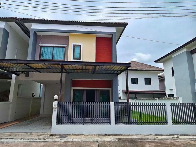 ขายบ้านแฝดสวย 2 ชั้น พานทอง พื้นที่ 45 ตร.วา  3นอน 3น้ำ พร้อมเข้าอยู่ ใกล้นิคมอมตะนคร
