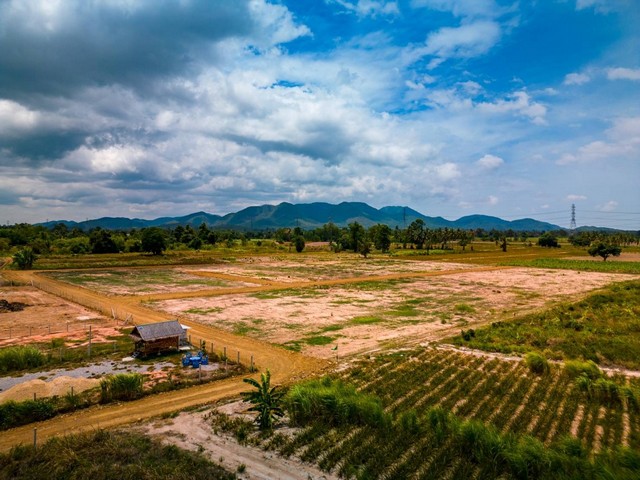 ที่ดิน -  500000 BAHT.   Hot! วิวเขา ใกล้ทะเลชะอำ ใกล้ชุมชน ที่สูงน้ำไม่ท่วม น้ำไฟพร้อม