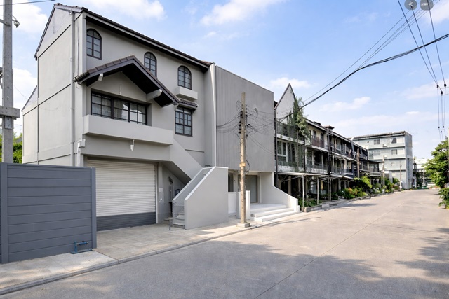 หลังริม 3-4 นอนใกล้ MRTแจ้งวัฒนะ14 200ม. อาคารพาณิชย์  3 ชั้น ทำโรงแรมได้ Hostel ใกล้ศูนย์ราชการแจ้งวัฒนะ400ม. 3 น้ำ 26 ตร.วา. 310 ตร.ม. 