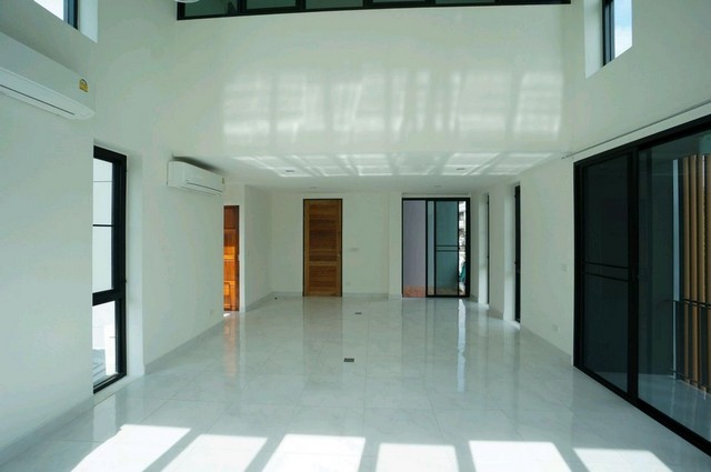 ให้เช่าโฮมออฟฟิศ3.5ชั้นย่านรัชดาลาดพร้าวลาดพร้าววังหินโชคชัย4ใกล้MRTลาดพร้าวใกล้ศาลรัชดา ซอยรัชดา32ซอยลาดพร้าว23