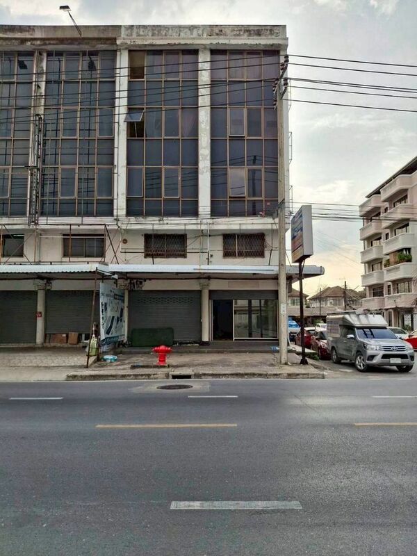 เช่า อาคารพาณิชย์ 4.5 ชั้น วัชรพล บางเขน กทม. ขนาด 42.3 ตรว.วา. 3 นอน 2 น้ำ