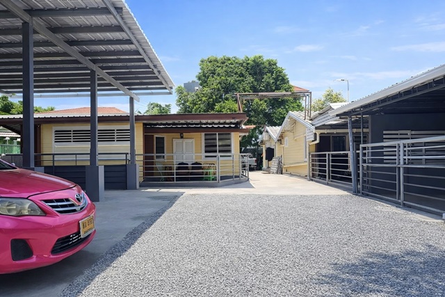 ทำเลกรุงเทพกรีฑา 1-9 ใกล้ตลาดมาร์เก็ตทูเดย์ หัวหมาก 400ม. บ้านเดี่ยวหลังมุม 2นอน 100 ตร.ม.ถูกกว่าคอนโด  สนามกอล์ฟยูนิโก้แกรนด์ 2.2 กม. 