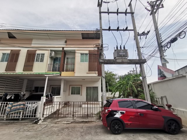 ขายทาวน์เฮ้าส์  หมู่บ้านธนาพร แหลมฉบัง  ซอยแหลมทอง 9 ชลบุรี