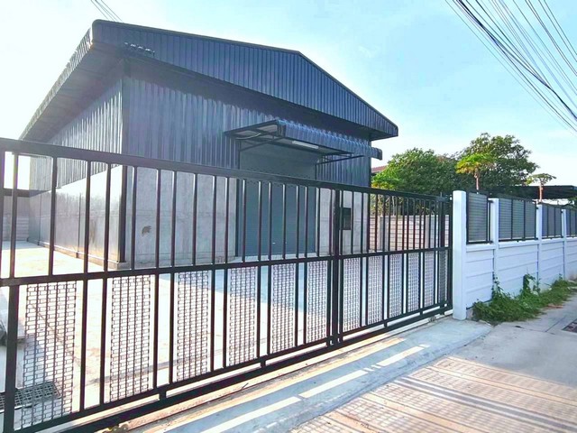 ให้เช่าโกดังคลังสินค้าชลบุรี โกดังสร้างใหม่บ้านสวน พื้นที่  240  ตรม. ราคาค่าเช่า   30,000 บาท/เดือน