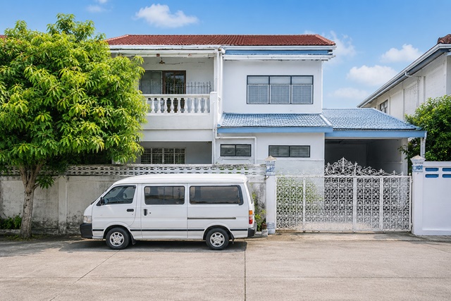 ใกล้ ARLบ้านทับช้าง 1.8 กม. กรุงเทพกรีฑา หมู่บ้านนักกีฬา บ้านเดี่ยว 2 ชั้น 4นอน 2น้ำ และทางพิเศษมอเตอร์เวย์ กรุงเทพ-ชลบุรี แอร์ 4 เครื่อง