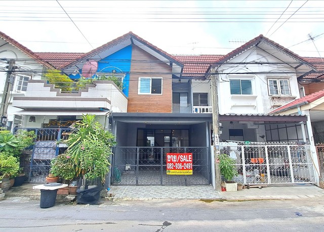 ขายทาวน์เฮาส์ 2 ชั้น 16.3 ตร.ว. บ้านสวนทองวิลล่า ซ.รามอินทรา40 แยก8  ใกล้สถานีรถไฟฟ้ารามอินทรา กม.6 ถ.เลียบทางด่วนรามอินทรา ถ.นวลจันทร์ 