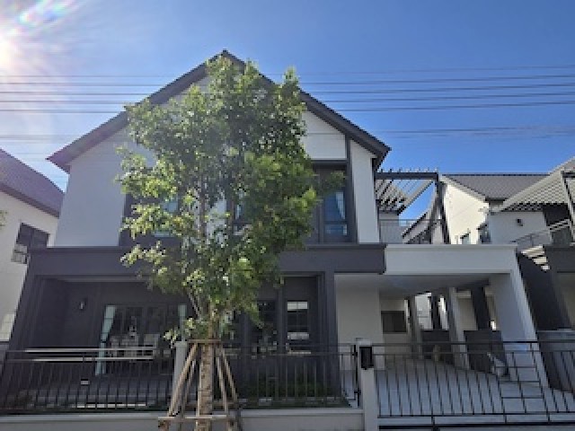 BH4252 ขายและให้เช่า บ้านเดี่ยว 2 ชั้น Centro บางนา Phase 2 บ้านหรูพร้อมอยู่ 4 ห้องนอน ใกล้ Mega Bangna IKEA และโรงเรียนนานาชาติ