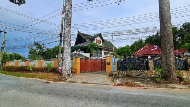 บ้านเดี่ยว พูลวิลล่า 3 ชั้น ซ.เทพนิมิตร บางละมุง สำหรับพักอาศัย หรือลงทุนปล่อยเช่า ราคาถูกมาก