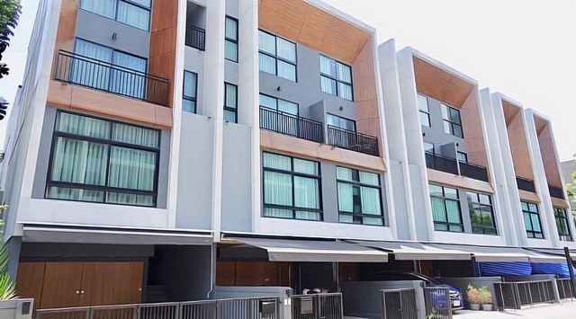 ขายทาวน์โฮม Arden พัฒนาการ ซอยพัฒนาการ 20 ขนาด 20 ตร.ว พื้นที่ใช้สอย 185 ตร.ม. 3 ห้องนอน 4 ห้องน้ำ ใกล้เอกมัย ทองหล่อ ราคา 9,900,000 บาท