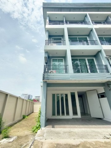ให้เช่าทาวน์โฮม4ชั้นห้องมุม300ตร.ม.ย่านรามอินทราใกล้แฟชั่นไอแลนส์,MRTวงแหวนรามอินทรา