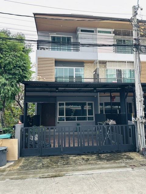 HR 9698 ให้เช่าทาวน์โฮม 3 ชั้น หลังมุม 4 ห้องนอน หมู่บ้านโพธิ์แก้วเพลส ถนนโพธิ์แก้ว - ลาดพร้าว 101