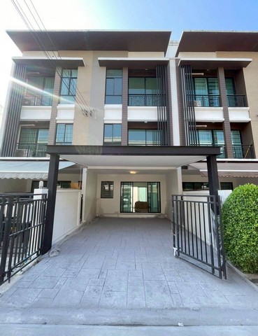 บ้านกลางเมือง นวมินทร์42  ทาวน์โฮม 3 ชั้น  ตกเเต่งใหม่  พร้อมอยู่ 