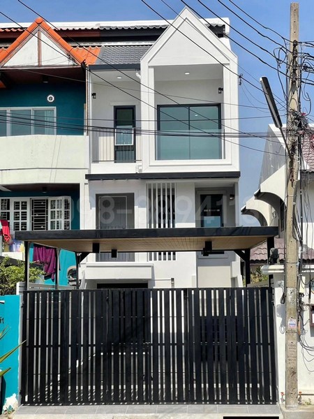 ขายทาวน์โฮม 3 ชั้น เล่นระดับ ซอยติวานนท์43 พื้นที่ 29 ตรว 4นอน 3น้ำ ตกแต่งใหม่พร้อมอยู่ ใกล้สถานีรถไฟฟ้า สามัคคี