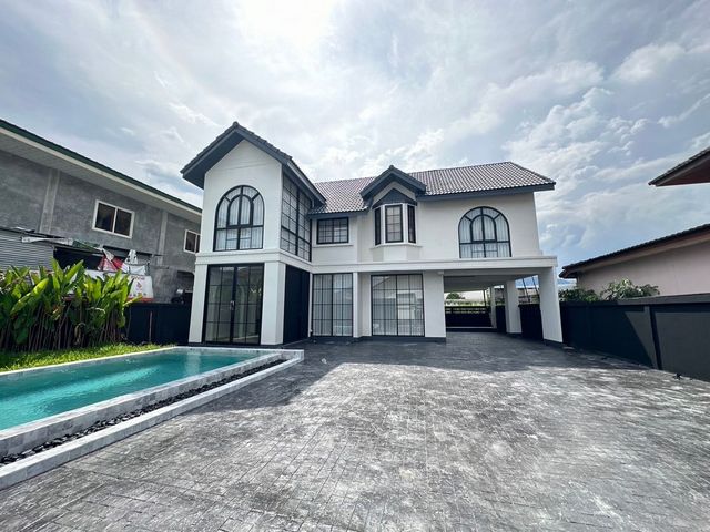 Pool villa #ขายพร้อมผู้เช่า 11 ล้าน #โซนป่าตัน บ้านพูลวิลล่า 2 ชั้น #วิวดอยสุเทพ ตกแต่งสวย #เฟอร์นิเจอร์ครบ ทำเลดี เดินทางสะดวก (สัญญา 3 ปี)