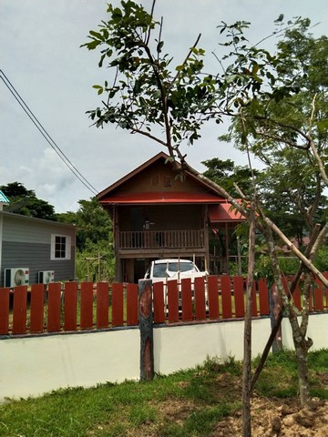 ขายบ้านเดี่ยวทรงไทย ขนาด 58 ตรว.จากถนนเมนเข้าซอยมา 200 เมตร อยู่ในซอยคลองมะเดื่อ 