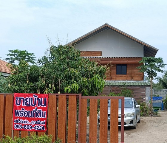 ขายบ้านพร้อมที่ดินสี่แยก ต.สลกบาตร อ.ขาณุฯ จ.กำแพงเพชร เนื้อที่ 94.1 ตรว. 