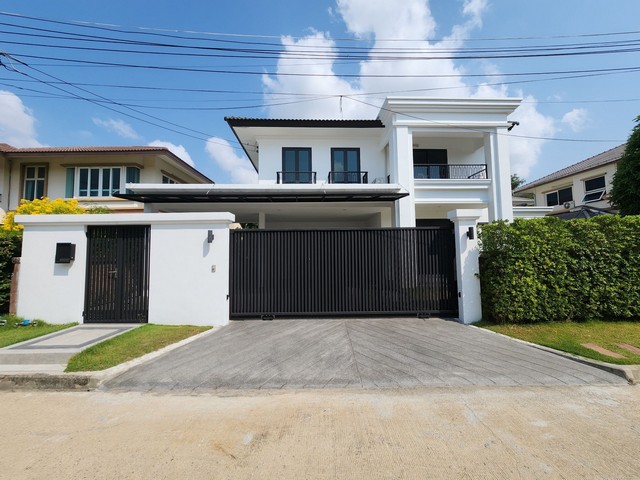 บ้านเดี่ยวให้เช่า 2 ชั้น ปรับปรุงใหม่ สไตล์ Modern ขนาด 93 ตารางวา 4 นอน มีเรือนรับรองแยก อยู่หลังเซ็นทรัล พระรามสอง 