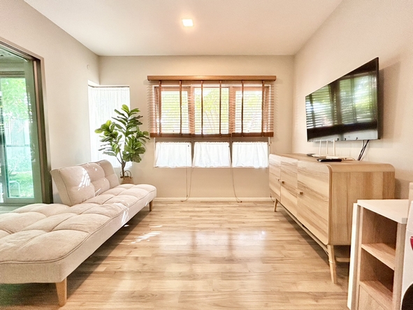 คอนโดให้เช่า อีส พระรามสอง เฟส 2 ชั้น 1 วิวสระว่ายน้ำ ขนาด 1 นอน 32 ตร.ม. ใกล้เซ็นทรัลพระรามสอง .