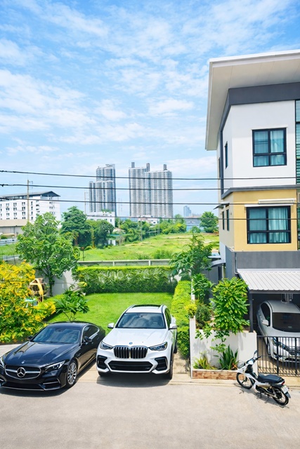 ใกล้BTS แบริ่ง  20 ตร.ว. 240 ตร.ม. บ้านใหม่ 3 ชั้น   ทำเลสุขุมวิท 113  BTS สำโรง 1กม. ทาวน์โฮม 4นอน 3น้ำ อิมพีเรียลเวิร์ด สำโรง 1.5 กม