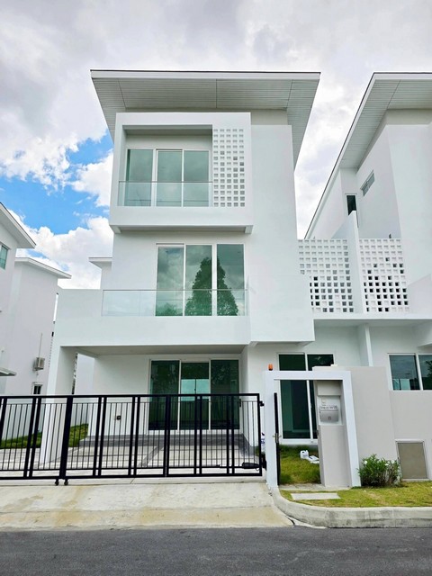 บ้าน - พื้นที่เท่ากับ 38 SQ.WA 12690000 THAI BAHT   ราคาเดียวจัดให้หนักมาก กรุงเทพ