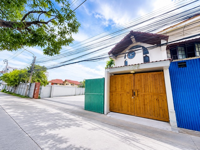 ครัวกลาง 2ชั้น AIRBNB โฮมออฟฟิศ ถนนสุขุมวิท 62-68  7นอน 4น้ำ ใกล้ BTS อุดมสุข 390 ม. พื้นที่ 56 ตร.ว. 300ตรม.