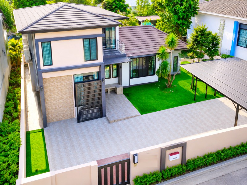 BEYOND  สนามแบดมินตัน คฤหาสน์ 2 ชั้น ทับมา Do home โลตัส มาบตาพุด 3.20กม. 3นอน 3น้ำ พร้อมโรงจอดรถพิเศษ 96 ตร.ว. 300 ตร.ม.