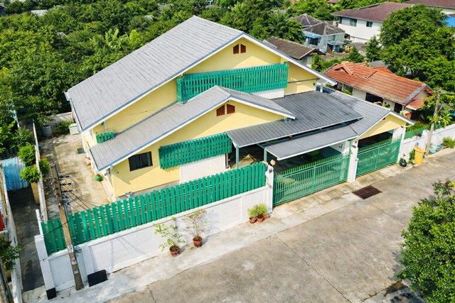 วชิรธรรมสาธิต 37-47  BTSปุณณวิถี  Seacon  ศรีนครินทร์ MRTสวนหลวง ร.9  คฤหาสน์ 2 ชั้น 6นอน 100ตรว. พร้อมเฟอร์นิเจอร์ครบ