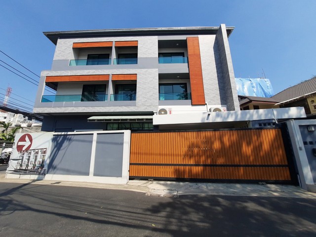  ให้เช่าอาคาร 3 ชั้น 70 ตรว. 400 ตรม. 6 ห้องนอน 6 ห้องน้ำ แอร์ 9 ใกล้MRTสุทธิสาร